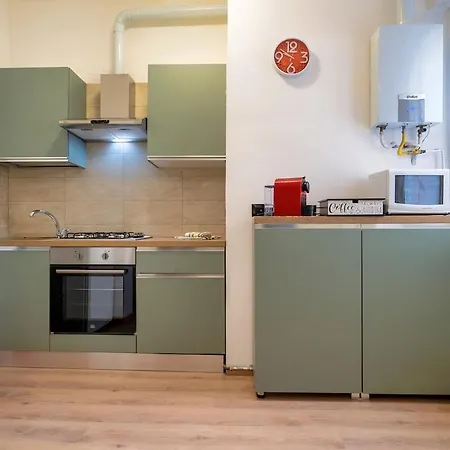 Appartement 2 Min Metro - Sleeps 7 - 2 Bedroom - 2 Baths Milaan