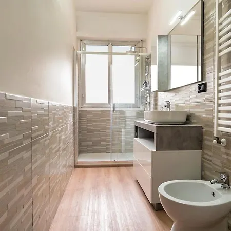 2 Min Metro - Sleeps 7 - 2 Bedroom - 2 Baths Milaan