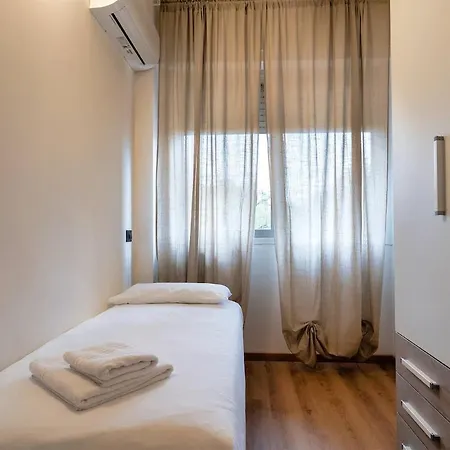 2 Min Metro - Sleeps 7 - 2 Bedroom - 2 Baths * Milaan