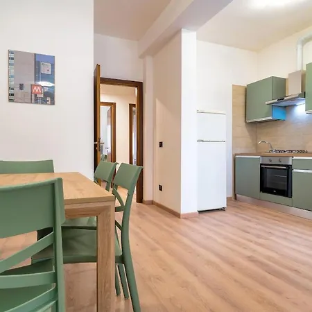 2 Min Metro - Sleeps 7 - 2 Bedroom - 2 Baths Appartement