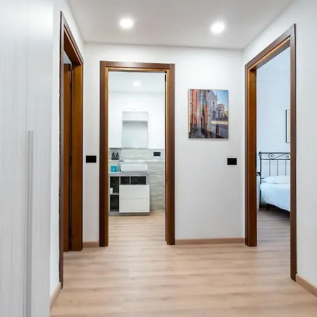 2 Min Metro - Sleeps 7 - 2 Bedroom - 2 Baths Milão
