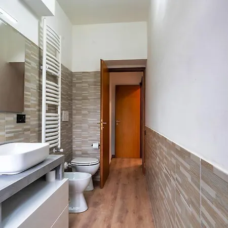 2 Min Metro - Sleeps 7 - 2 Bedroom - 2 Baths * Milão